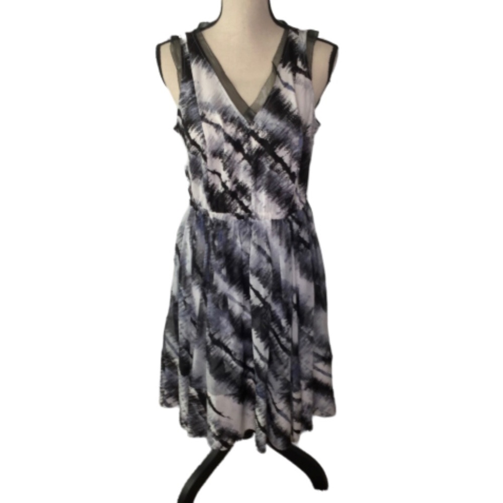Simply Vera Black Gray White Print Sleeveless Dress Medium